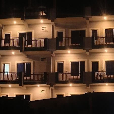 Chandra Palace Risikés Kültér fotó